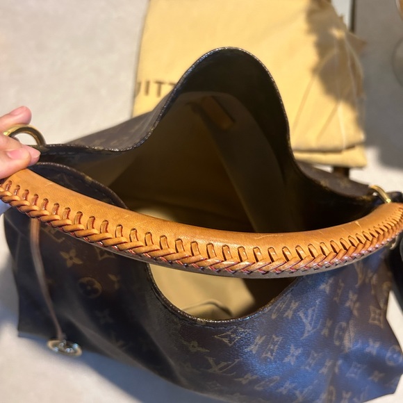 LV Artsy used only few times in pristine condition No Scratches No Stains - Picture 3 of 7